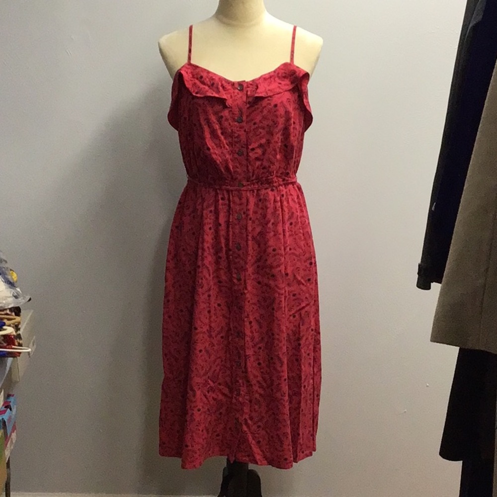 Universal thread, leaf pattern, red dress